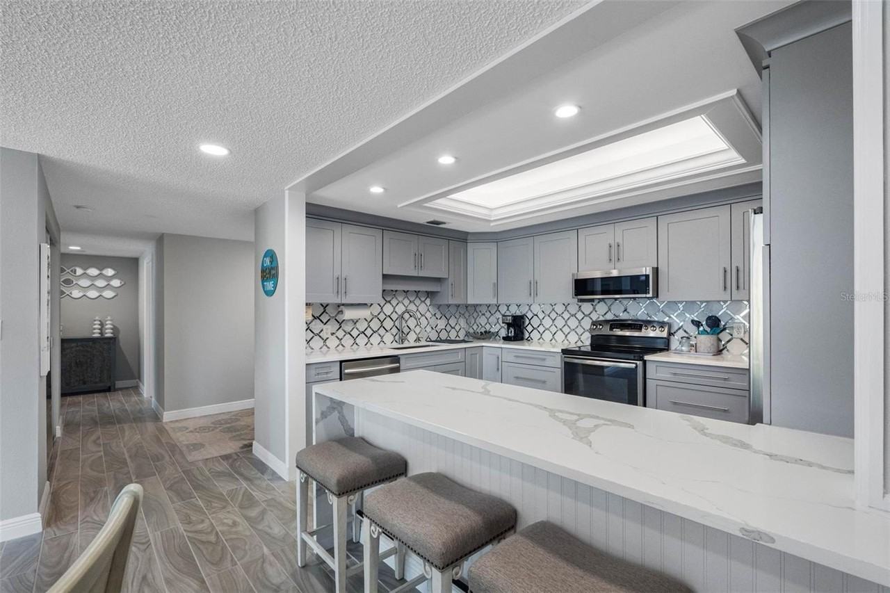 1501 Gulf Blvd - Photo 5 of 49