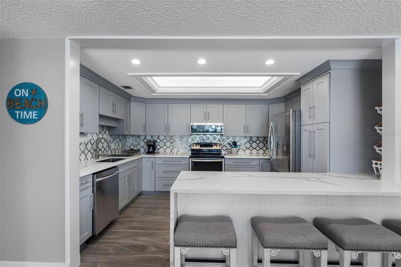 1501 Gulf Blvd - Photo 6 of 49