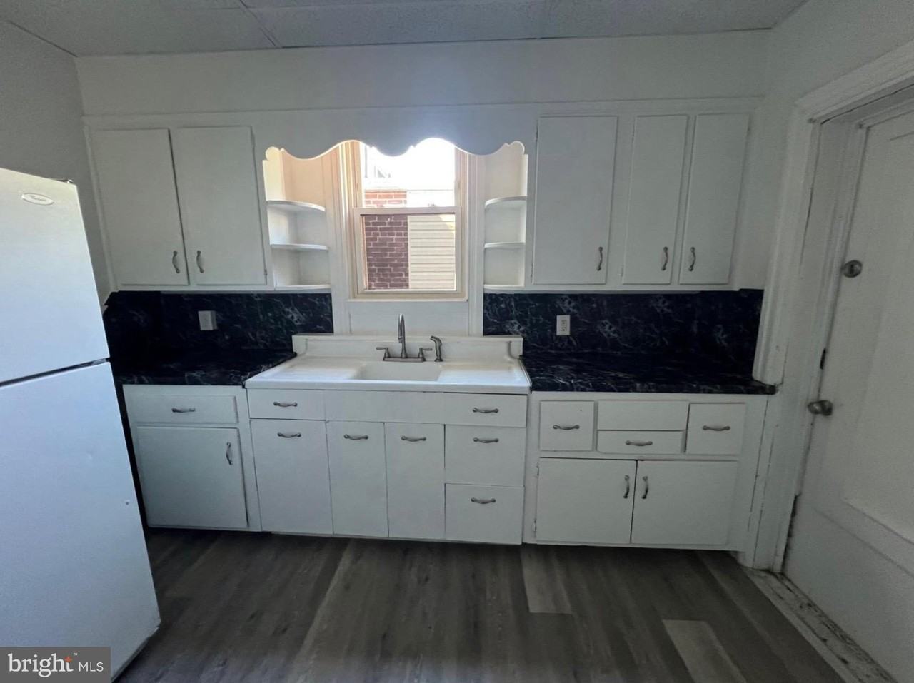 281 W Cottage Pl - Photo 4 of 15