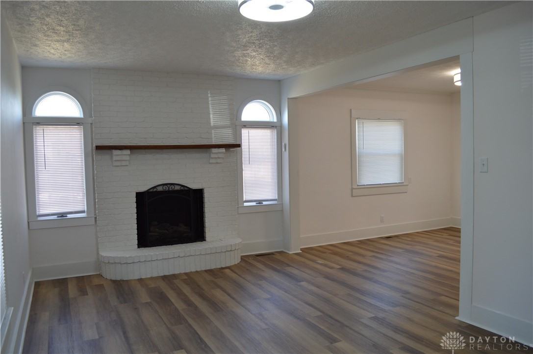 722 Grand St - Photo 6 of 31