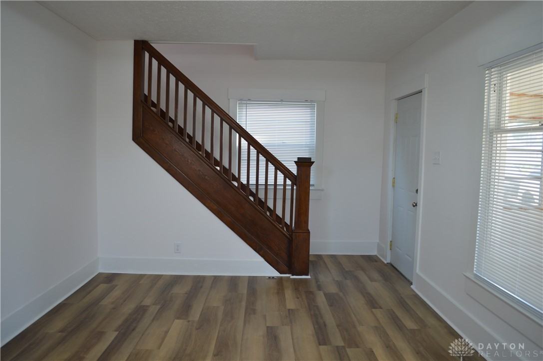 722 Grand St - Photo 7 of 31