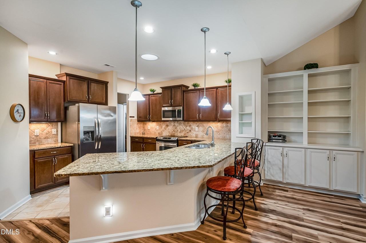 4612 Thorn Leaf Court - Photo 7 of 8