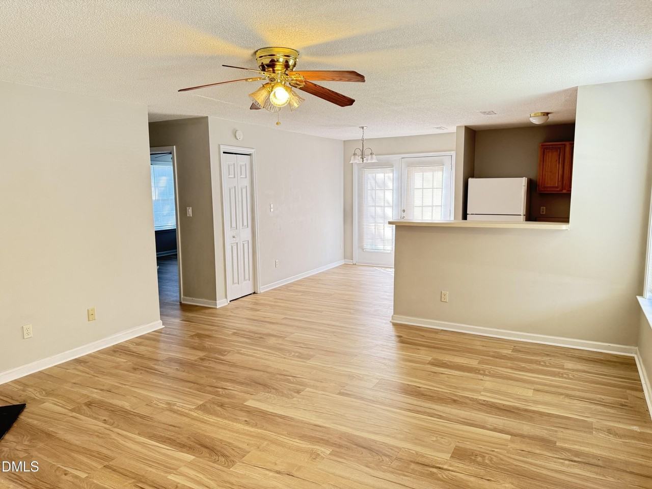 4832 Silverdene St - Photo 4 of 15