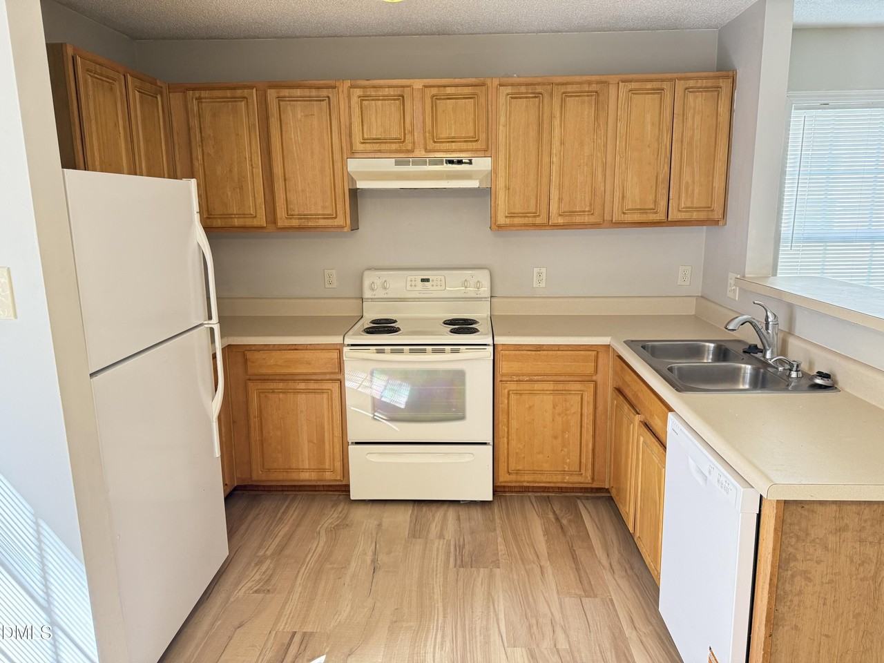 4832 Silverdene St - Photo 7 of 15