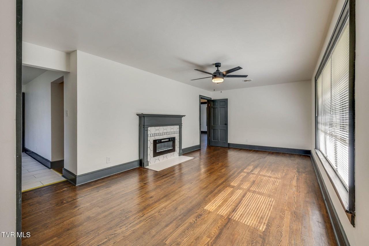 837 E State St - Photo 3 of 26