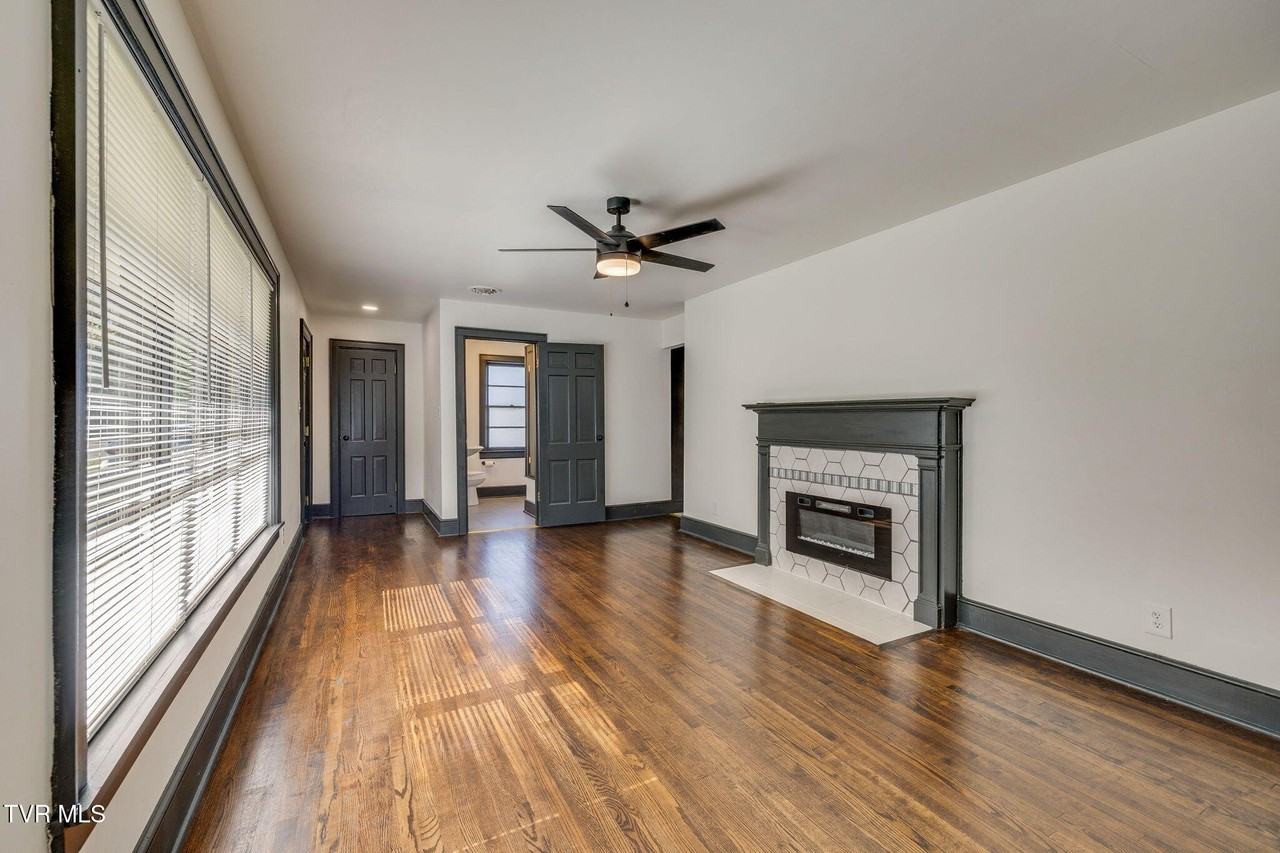 837 E State St - Photo 4 of 26