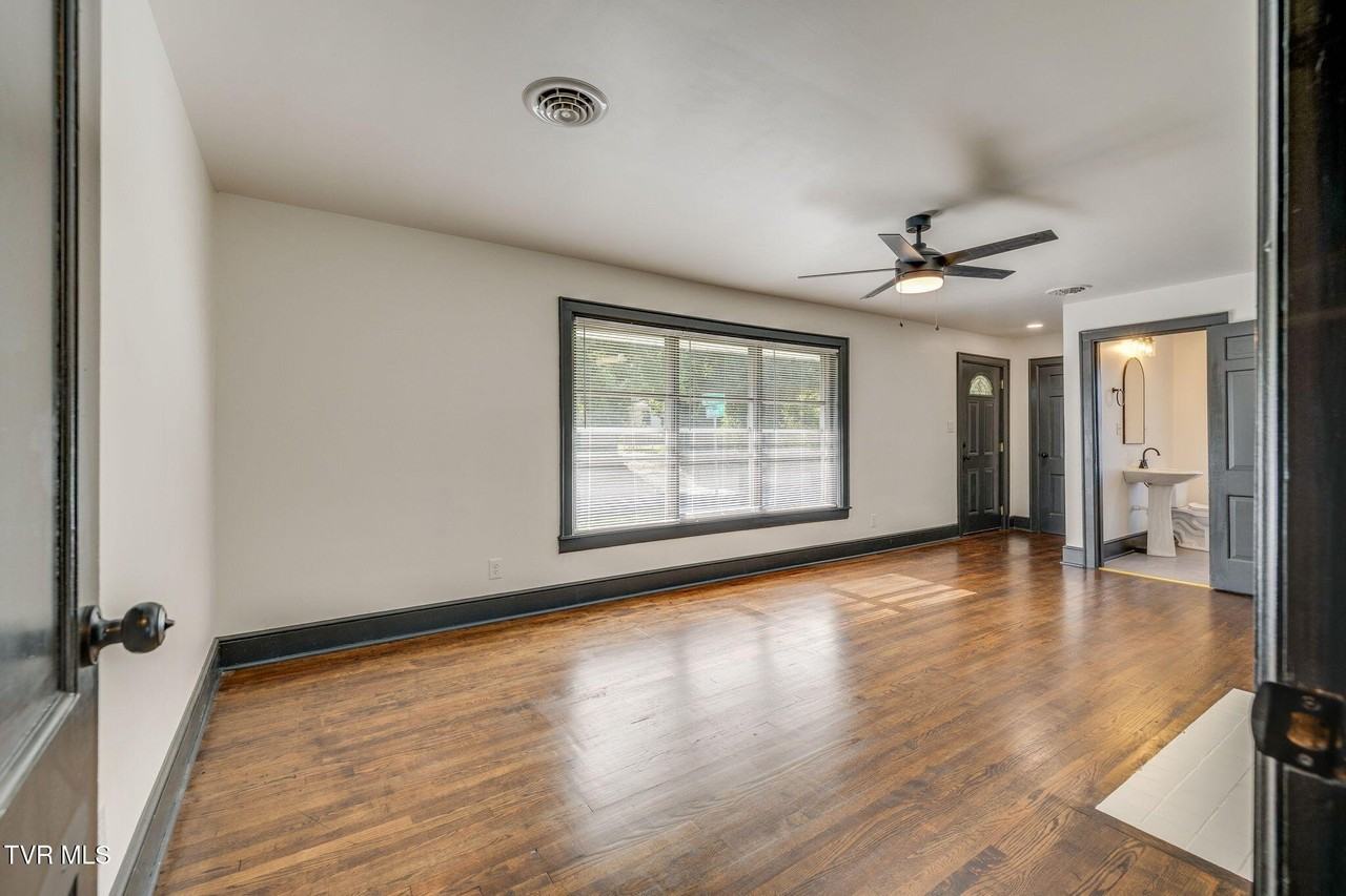 837 E State St - Photo 5 of 26