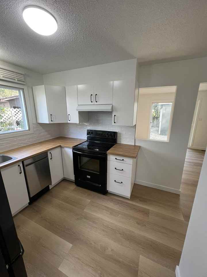 4712 25 Ave #SFH - Photo 2 of 14