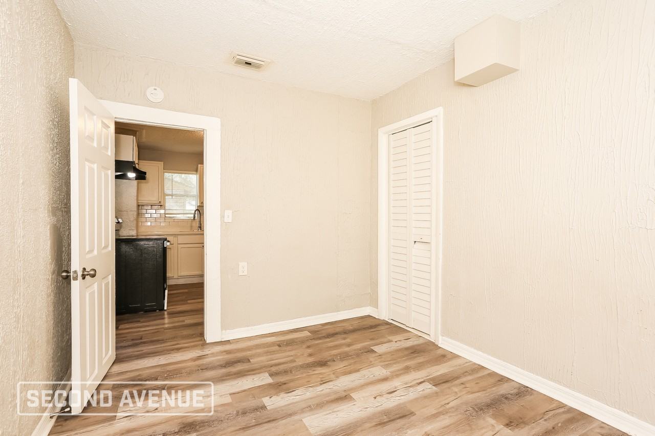 2011 W 15th St - Photo 6 of 24