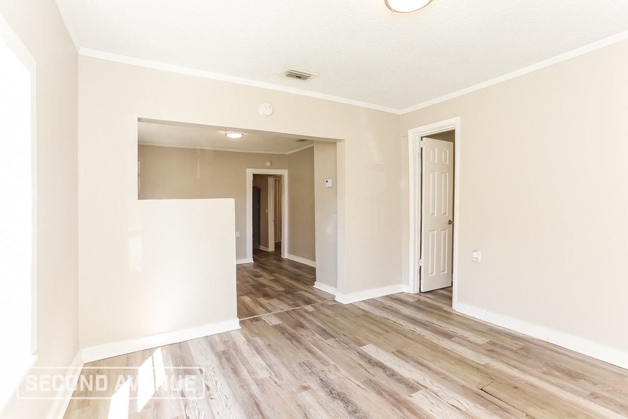 2011 W 15th St - Photo 7 of 24