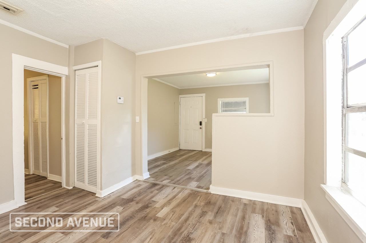 2011 W 15th St - Photo 5 of 24