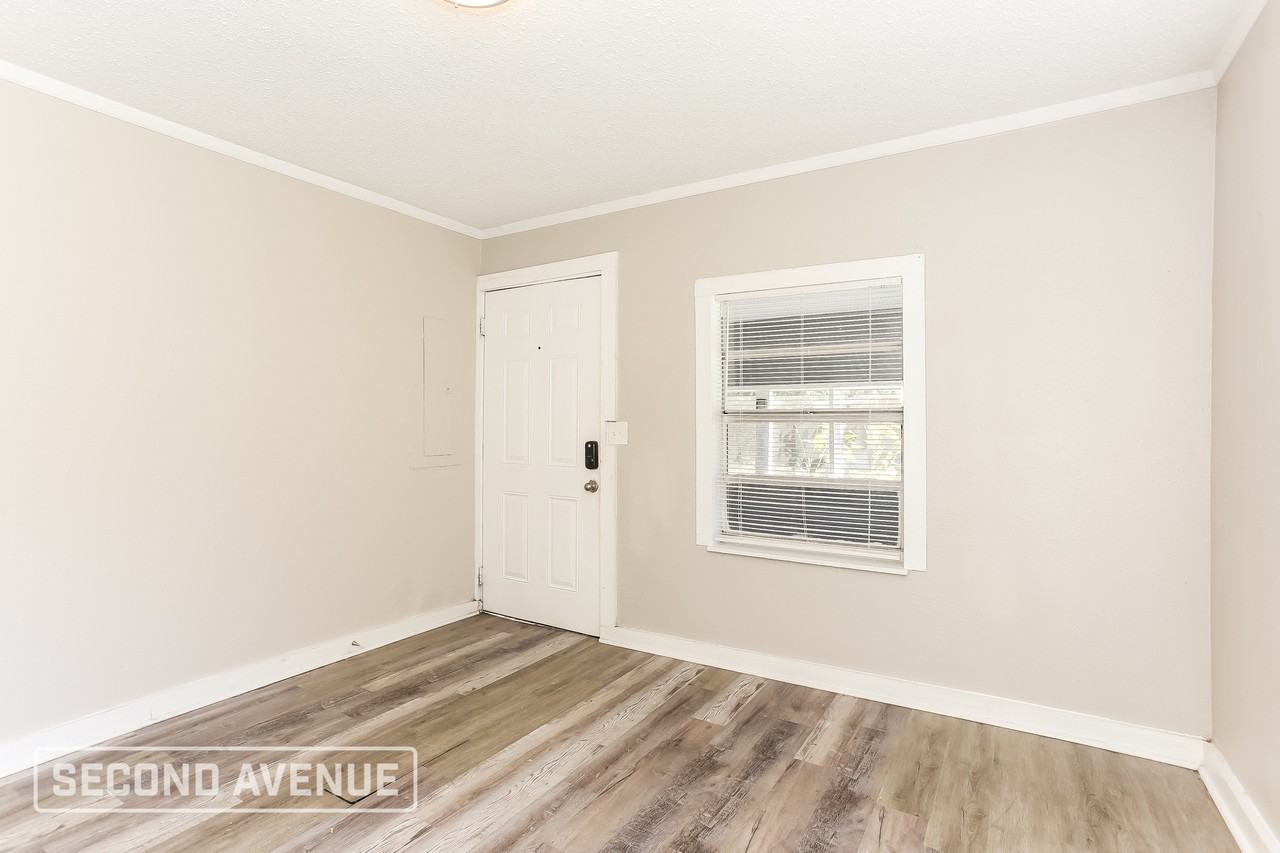 2011 W 15th St - Photo 2 of 24