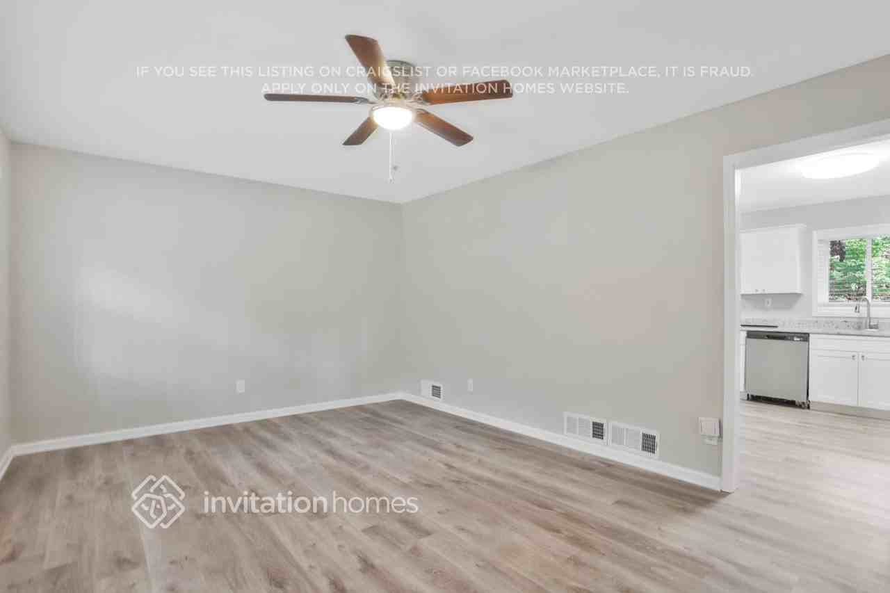 2805 Cherry Laurel Lane Southwest - Photo 2 of 23