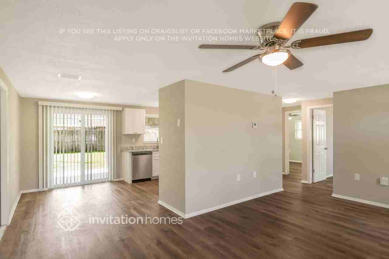 10801 Corinth Street - Photo 6 of 23