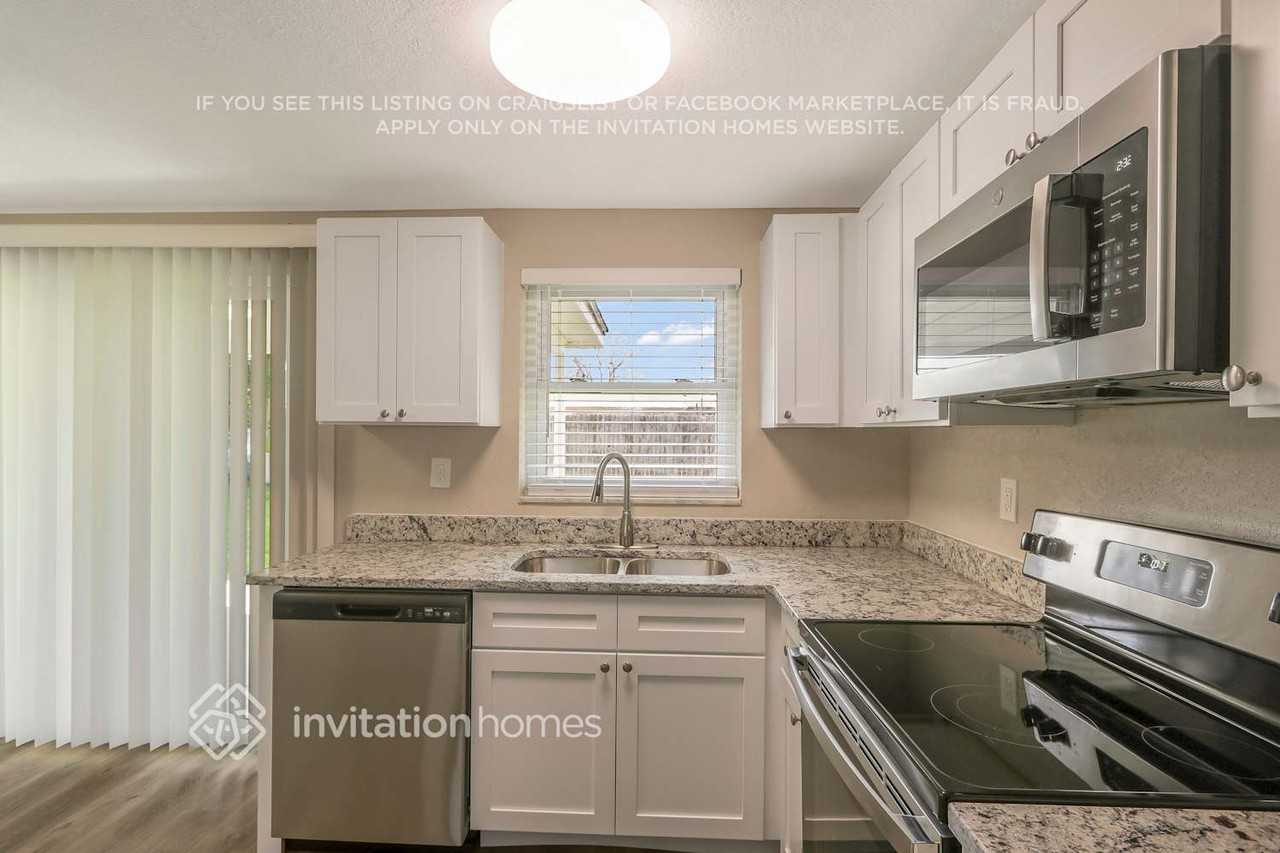 10801 Corinth Street - Photo 7 of 23