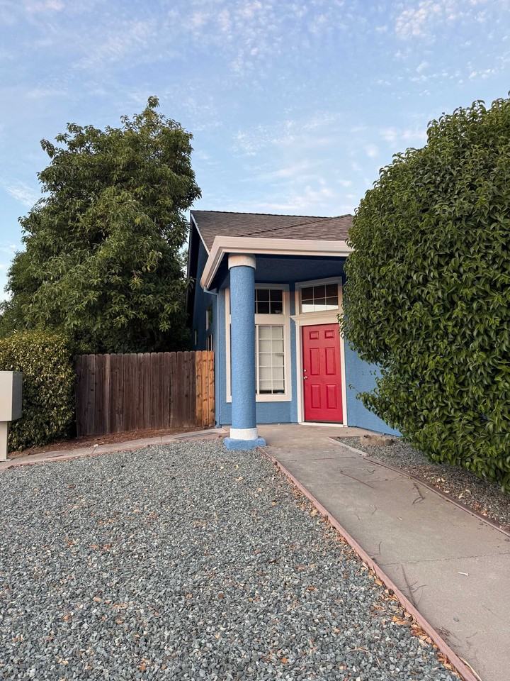 6701 Storia Way - Photo 2 of 14