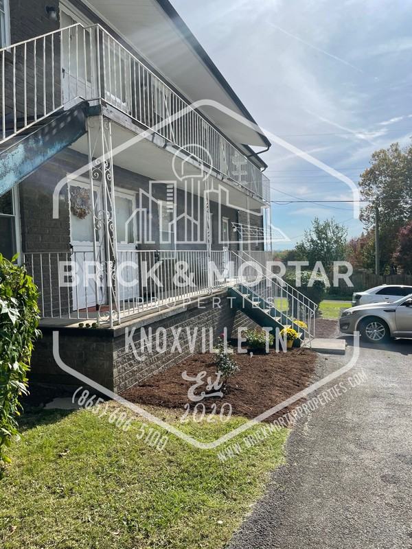 500 Farragut Avenue Northeast #5 - Photo 3 of 15