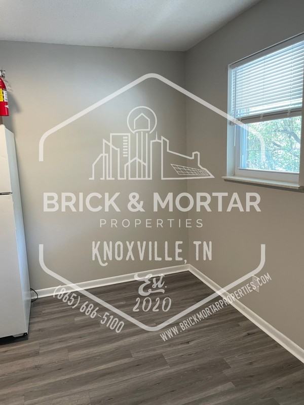 500 Farragut Avenue Northeast #5 - Photo 4 of 15