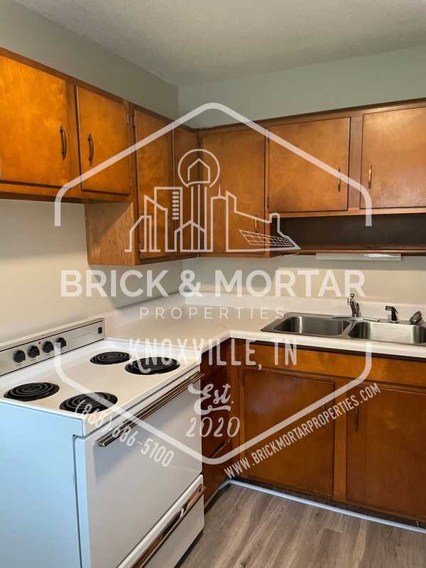 500 Farragut Avenue Northeast #5 - Photo 6 of 15