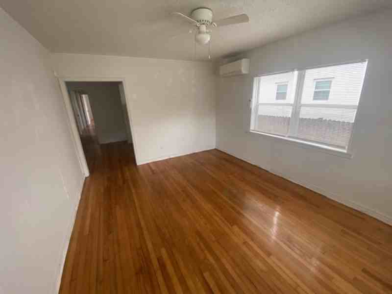 2136 College St - Photo 2 of 13