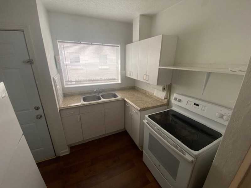 2136 College St - Photo 6 of 13