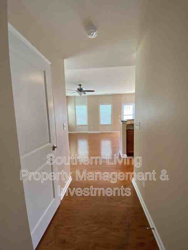 2601 Silverthorn Dr - Photo 5 of 36