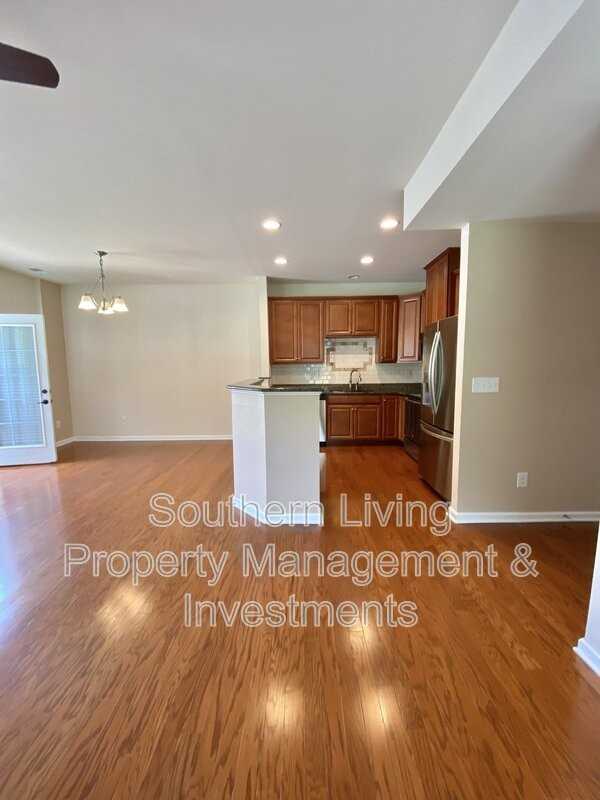 2601 Silverthorn Dr - Photo 6 of 36