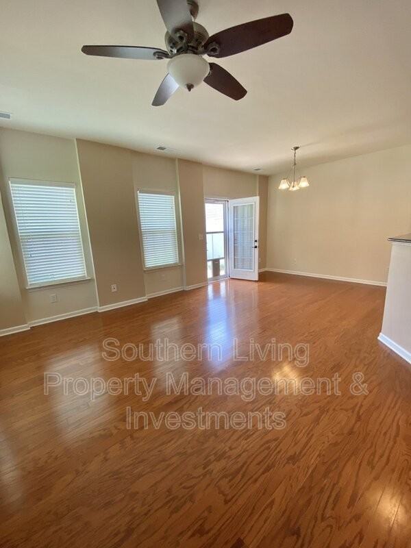 2601 Silverthorn Dr - Photo 7 of 36