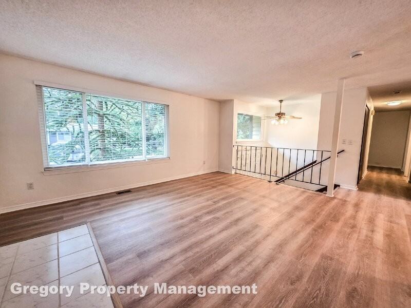 19044 Ne 165th Pl - Photo 5 of 32