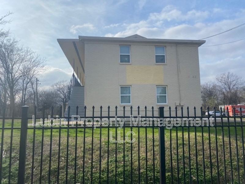 1043 College St #3 - Photo 2 of 8