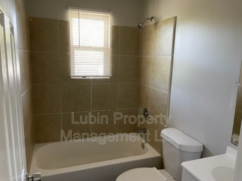 1043 College St #3 - Photo 3 of 8