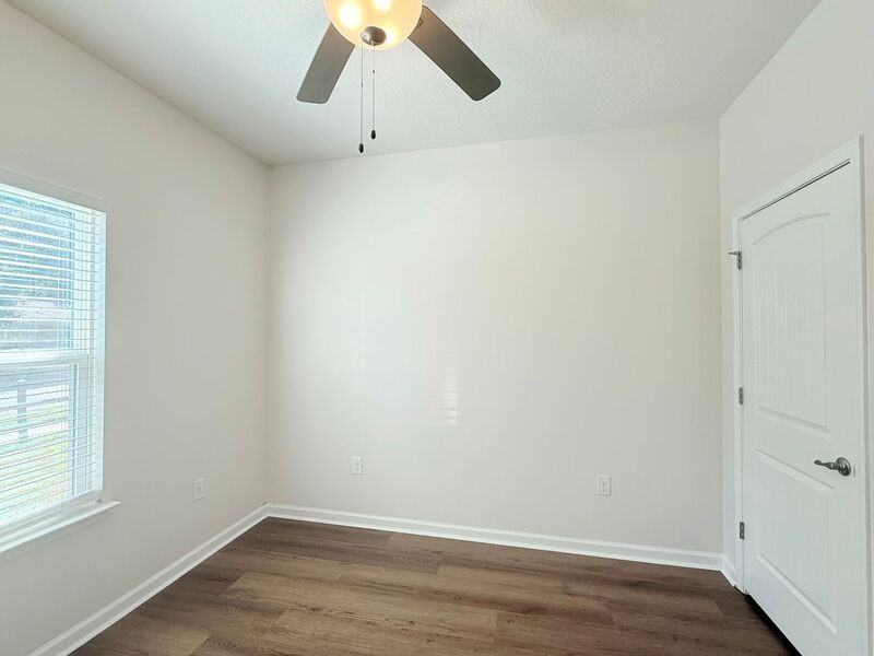 8927 Untreiner Ave - Photo 6 of 11