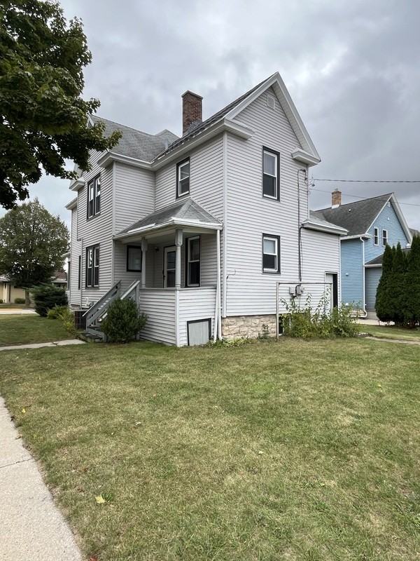 633 Michigan Ave - Photo 2 of 26