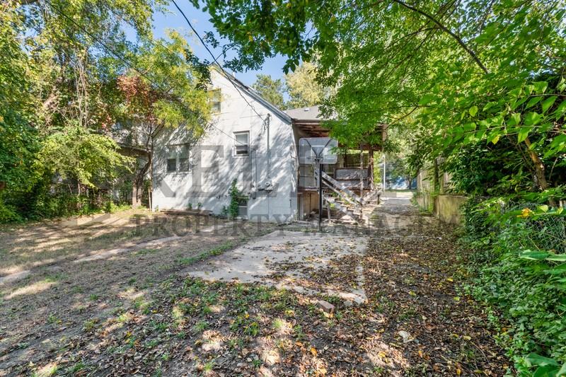 1007 N Yale Ave - Photo 6 of 33