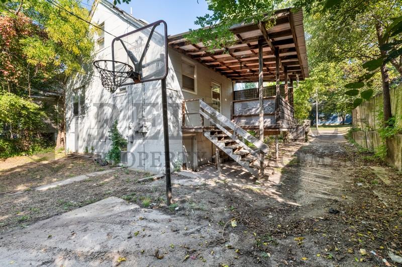 1007 N Yale Ave - Photo 7 of 33