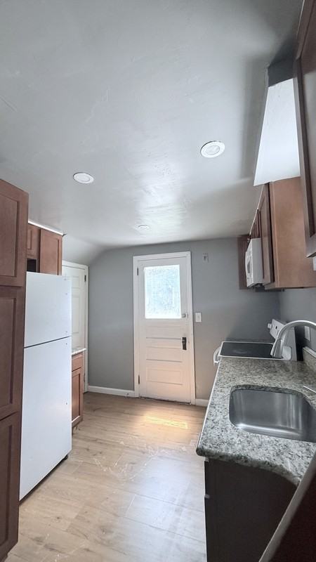 220 Idlewood Rd - Photo 6 of 10