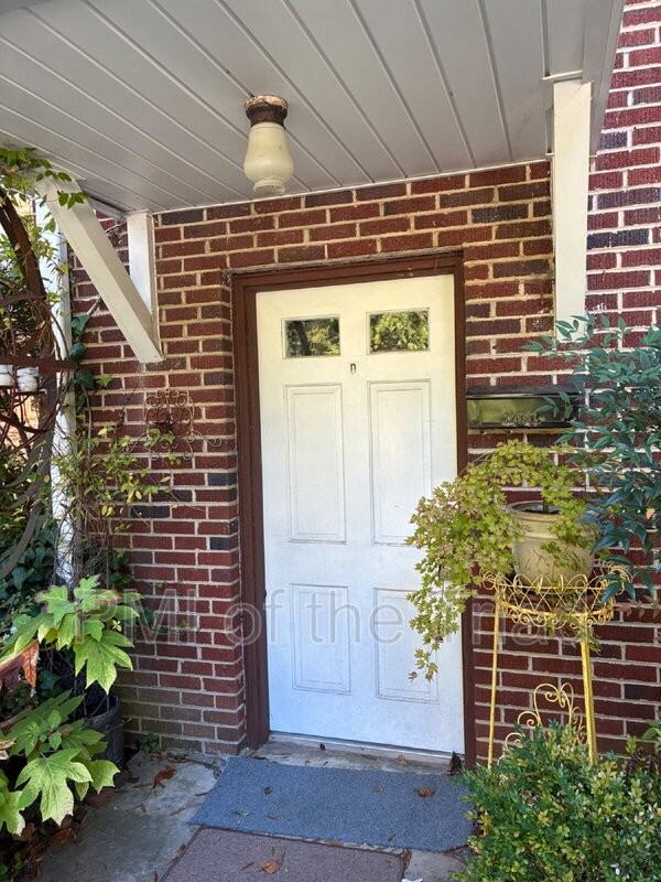 915 Carolina Avenue Northwest #D - Photo 2 of 7