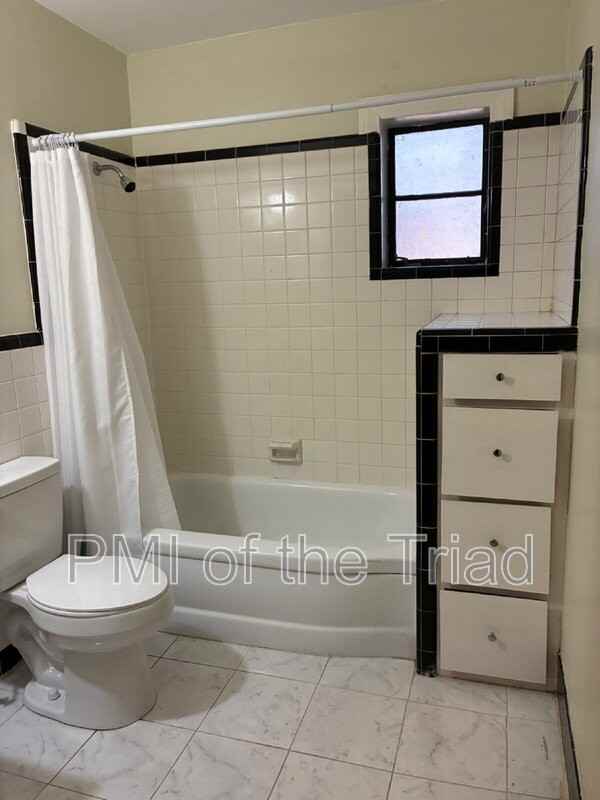 915 Carolina Avenue Northwest #D - Photo 7 of 7