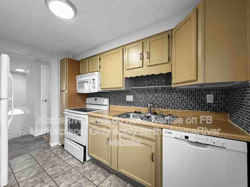 3829 Colorado Ave - Photo 6 of 27