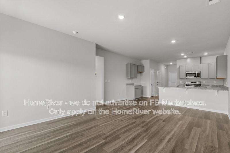 323 Sandridgebury Dr - Photo 3 of 32