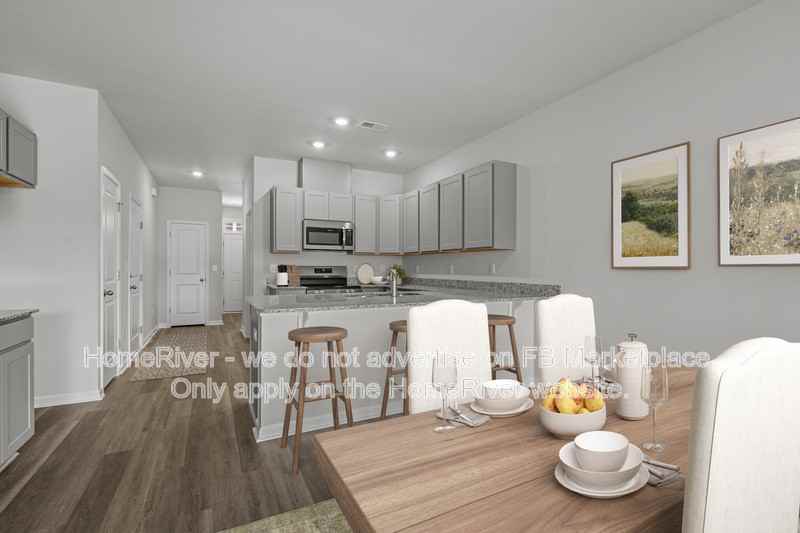 323 Sandridgebury Dr - Photo 4 of 32