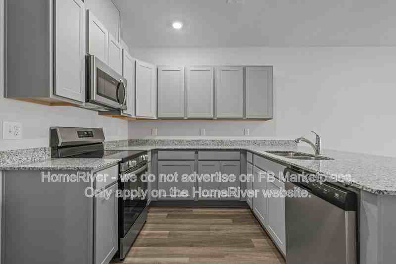 323 Sandridgebury Dr - Photo 7 of 32