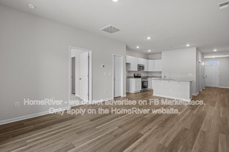 319 Sandridgebury Dr - Photo 3 of 38