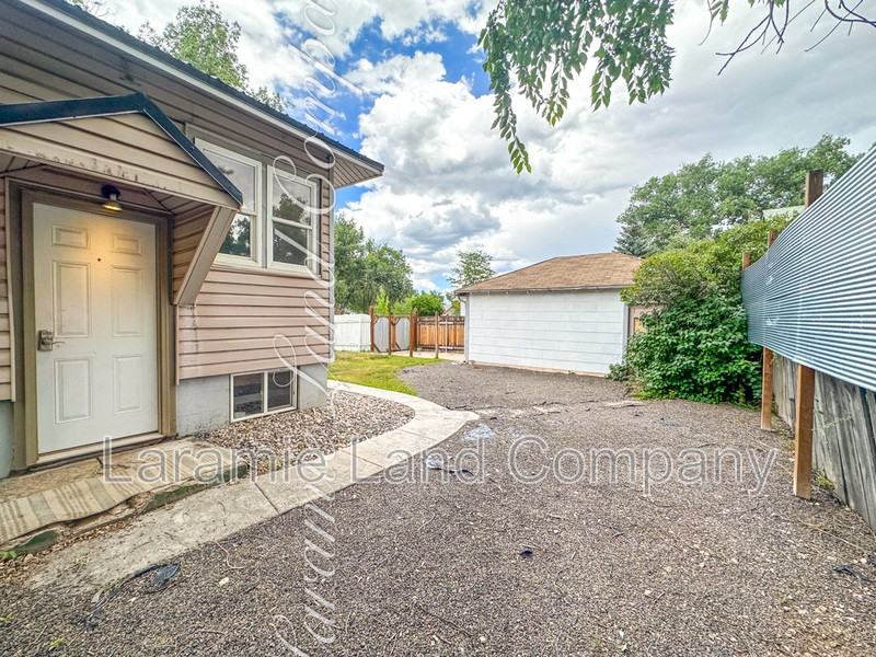 612 E Bradley St - Photo 2 of 7