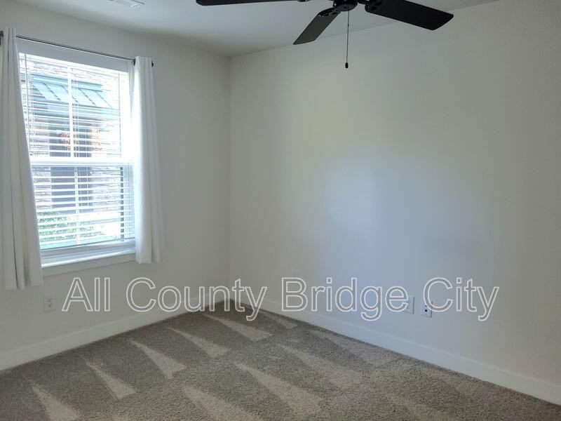 126 Rollins Ave - Photo 3 of 22