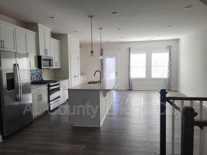 126 Rollins Ave - Photo 5 of 22