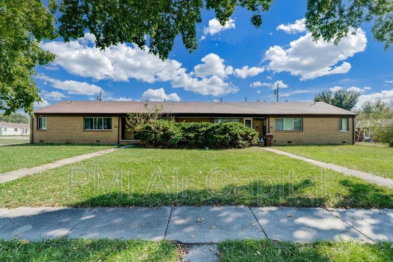 638 S Woodlawn Blvd - Photo 3 of 11