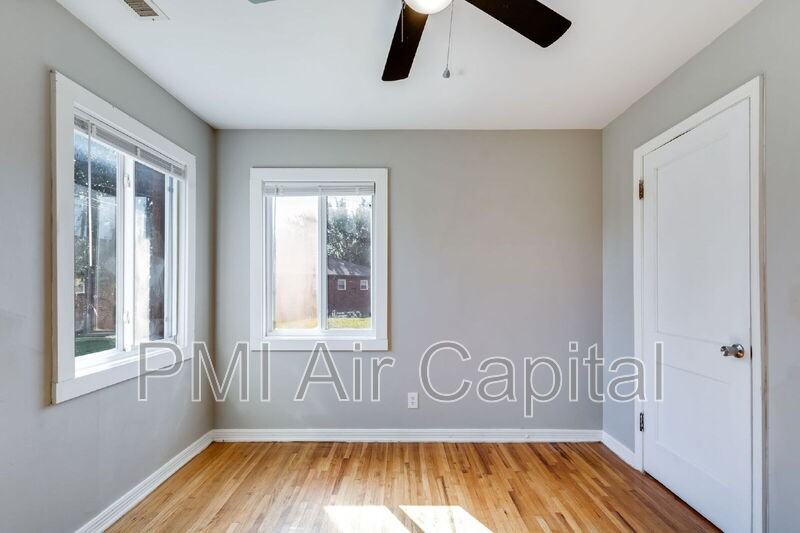 638 S Woodlawn Blvd - Photo 7 of 11