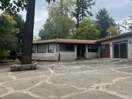 featured image of 1450 Knob Hill Rd