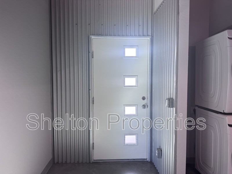 2121 W Hayward Ave #4 - Photo 2 of 24